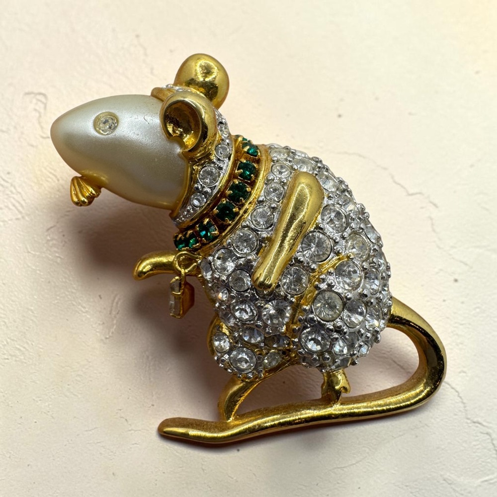 KJL Kenneth Jay Lane Vintage Rhinestone Faux Pearl Mouse Brooch Gold Tone Pin